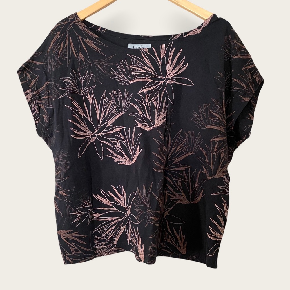 Tonlé Leaf Silhouette T Shirt